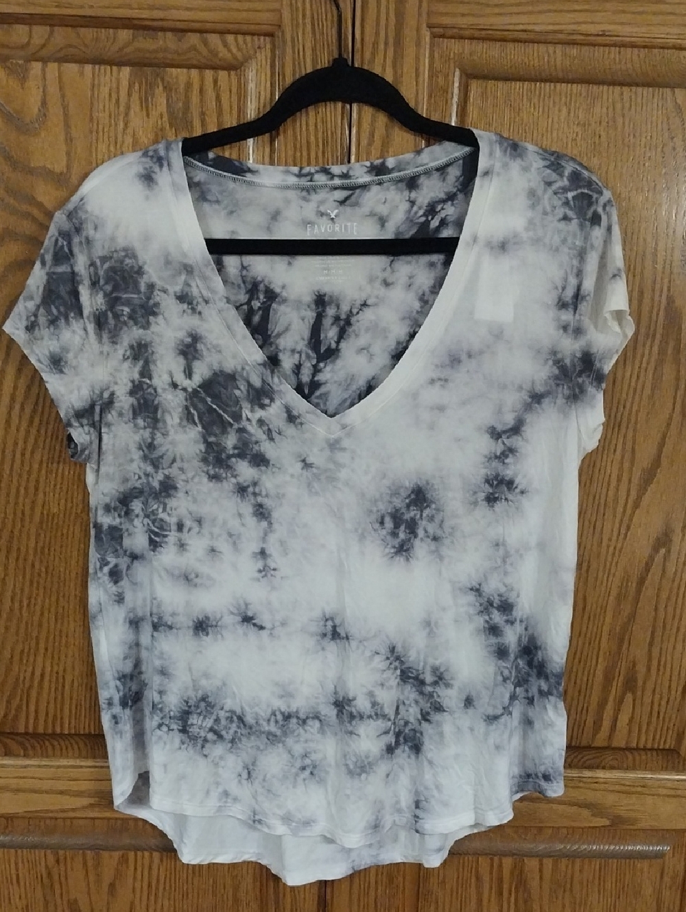 American Eagle NWT Women's Favorite Tie-Dye V-Neck T-Shirt Sz Medium Grey/Black